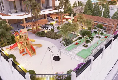 Vibrantno dječje igralište i vanjski mini golf teren. Živopisno, moderno vanjsko rekreacijsko područje s dječjim igralištem sa toboganima, ljuljačkama i zelenim mini golf terenom. Bujne palme i uređeni vrtovi nude obiteljsku zabavu i opuštanje.