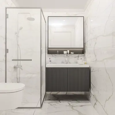 Moderno kupatilo sa elegantnim mermernim pločicama i staklenom tuš kabinom. Moderno kupatilo sa luksuznim bijelim podnim i zidnim pločicama sa efektom mermera. Uključuje elegantnu staklenu tuš kabinu, savremeni tamno sivi plutajući umivaonik sa bijelim umivaonikom i veliko osvijetljeno ogledalo.