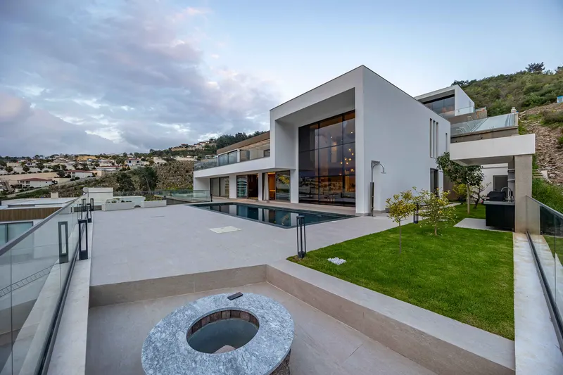 Prestigious 4+1 Luxury Villa on a Large Plot with Private Pool and Smart Home System