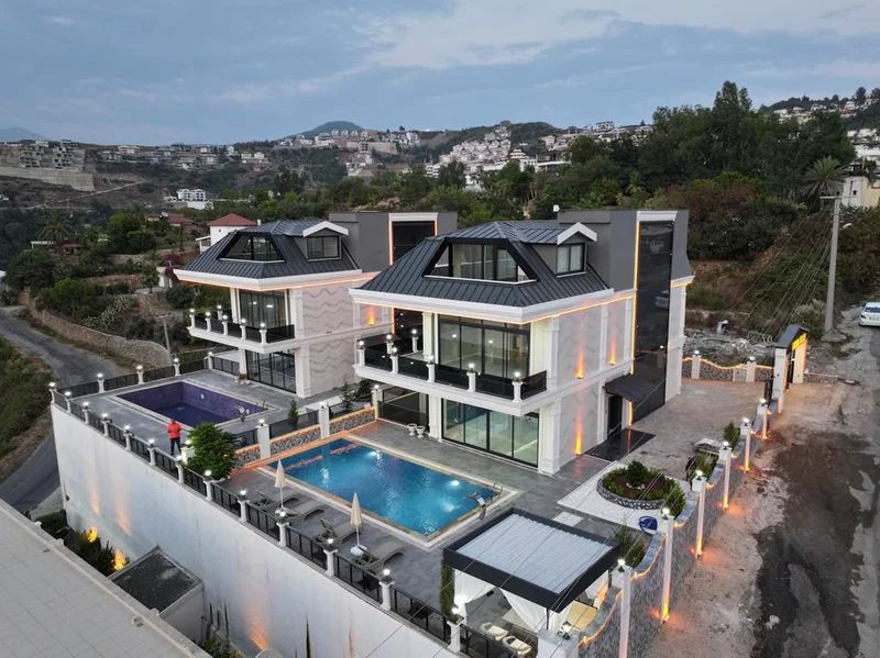 Kargıcak'ta 550 m2 Arsada Deniz Manzaralı 4+2 Lüks Villa