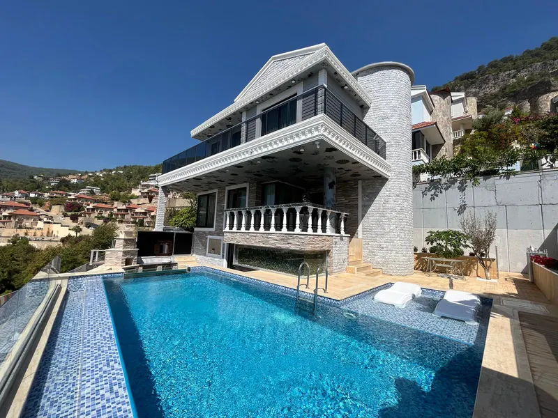 AMAZING LUXURY 3+1 VILLA WITH SEA VIEW IN ALANYA