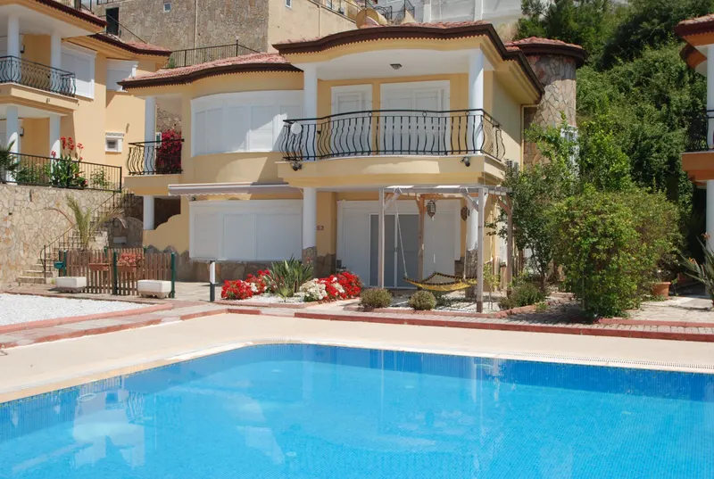 3+1 Apartment in Kargicak with Private Garden